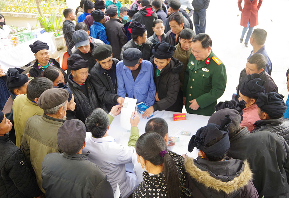 Tấm lòng thầy thuốc quân y nơi rẻo cao Tây Bắc